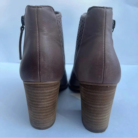 Sofft Leather Perforated Nude Ombré Block Heel Side Zipper Ankle Bootie Size 10M - Picture 6 of 15